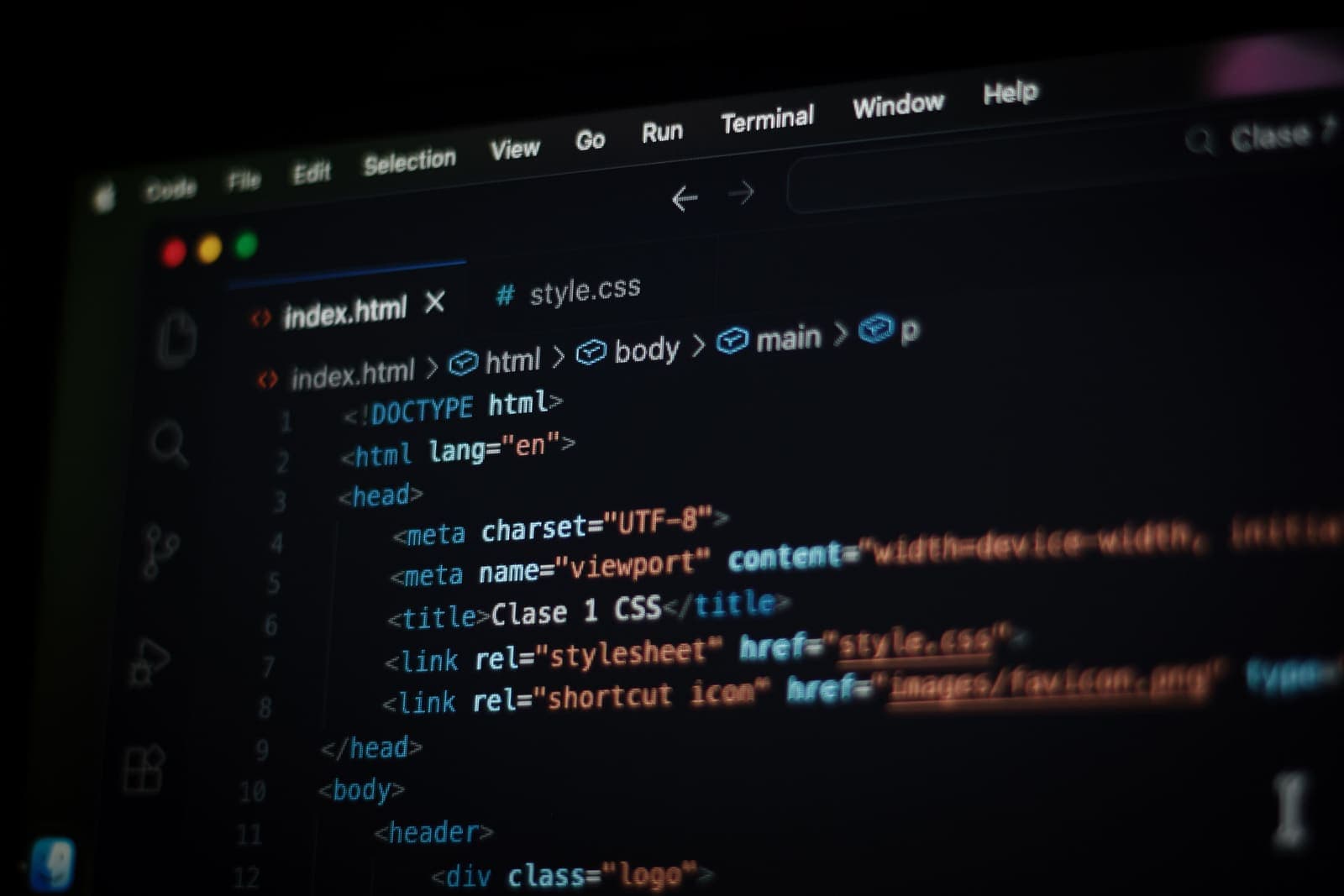 Código HTML en la pantalla de un ordenador